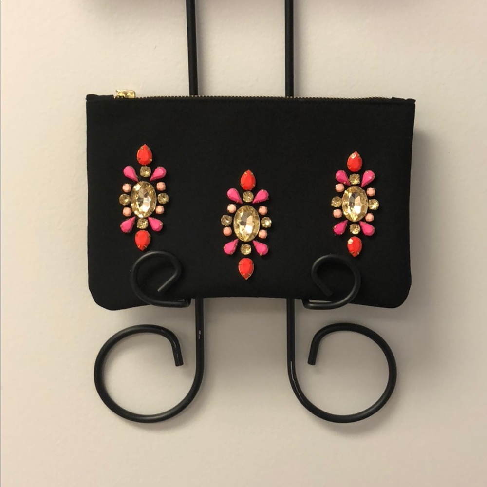 Black clutch